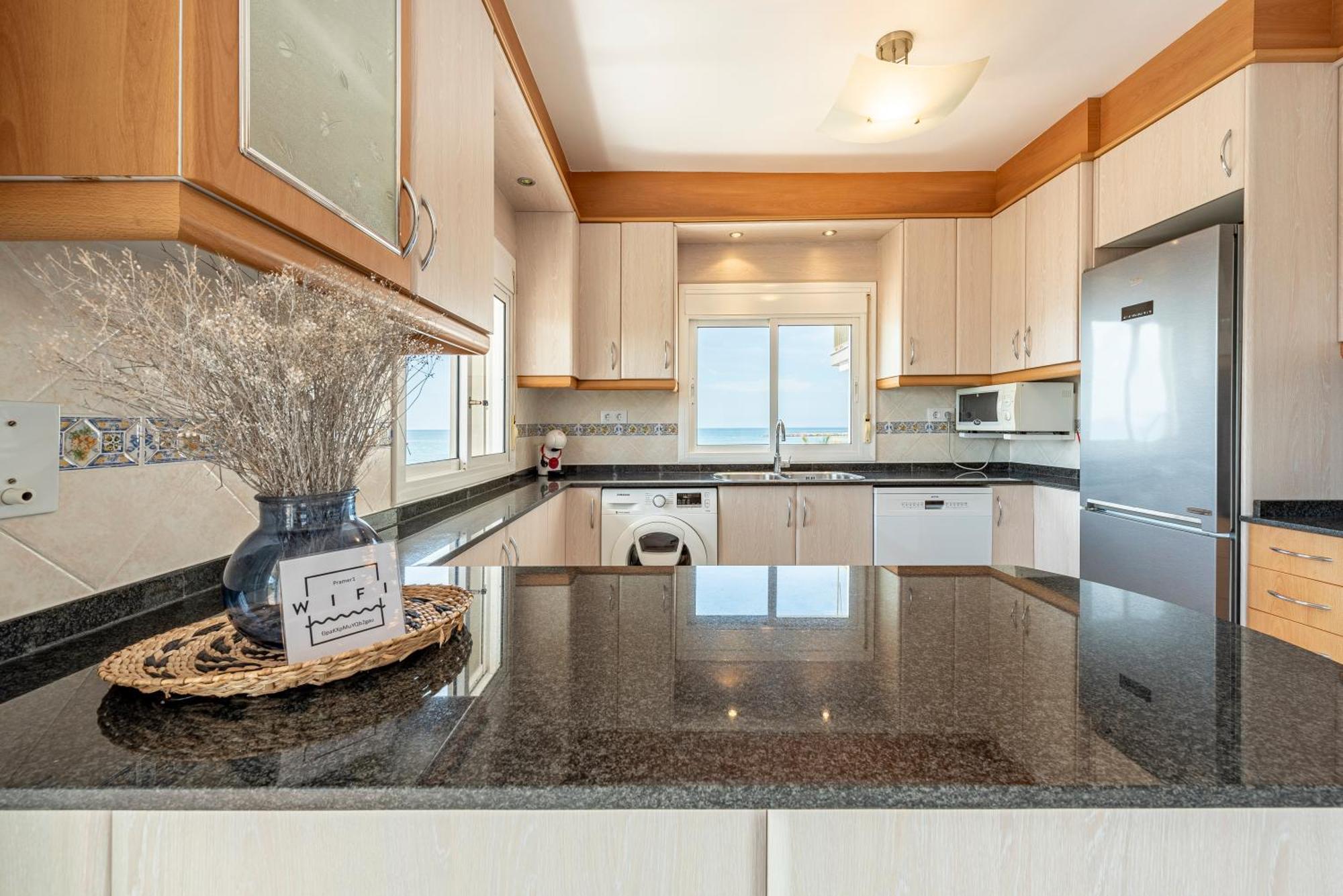 Apartamento Frente Al Mar กัมบริลส์ ภายนอก รูปภาพ