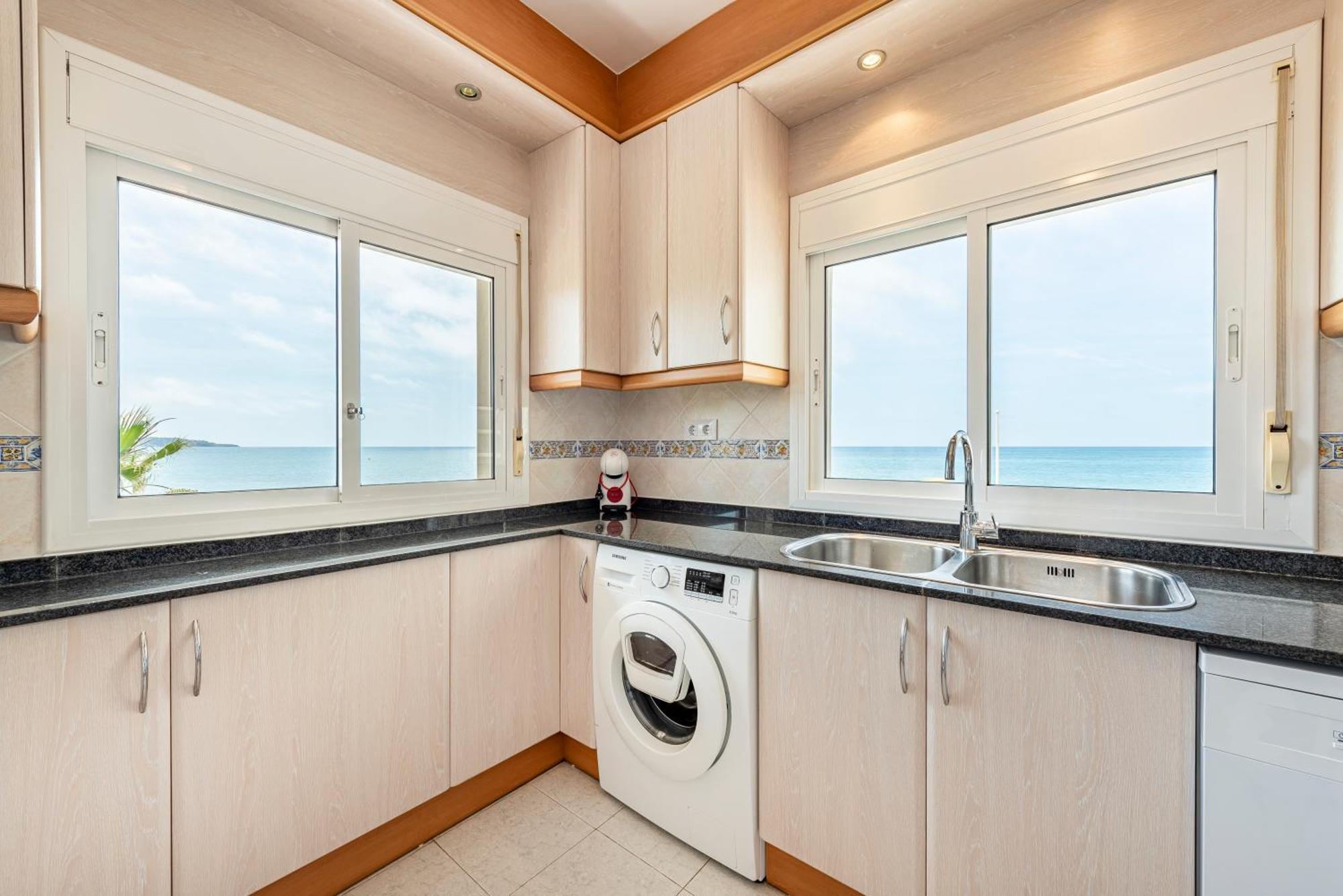 Apartamento Frente Al Mar กัมบริลส์ ภายนอก รูปภาพ