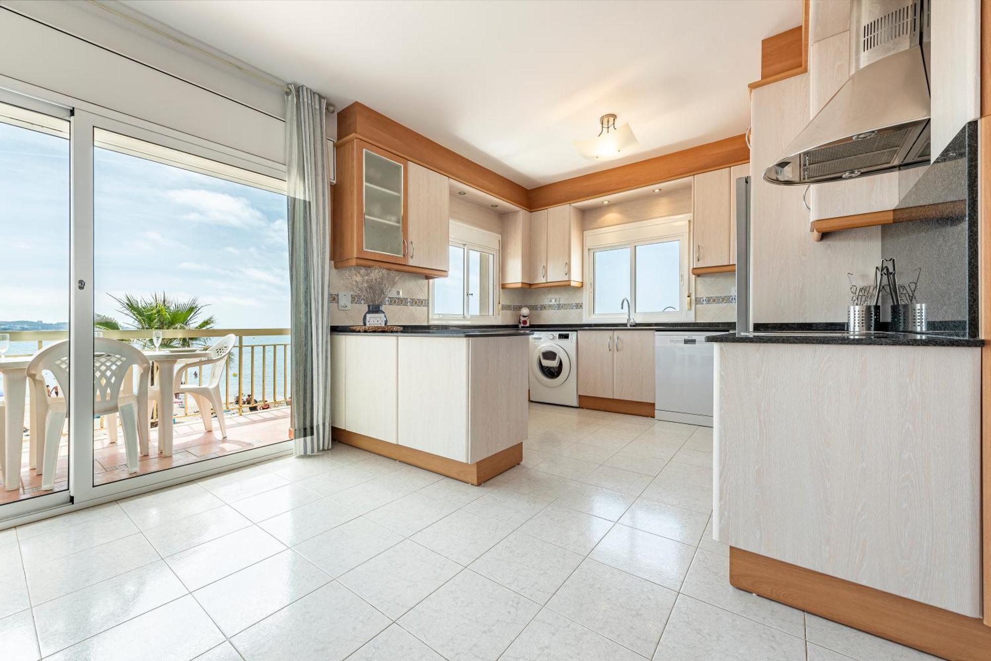 Apartamento Frente Al Mar กัมบริลส์ ภายนอก รูปภาพ