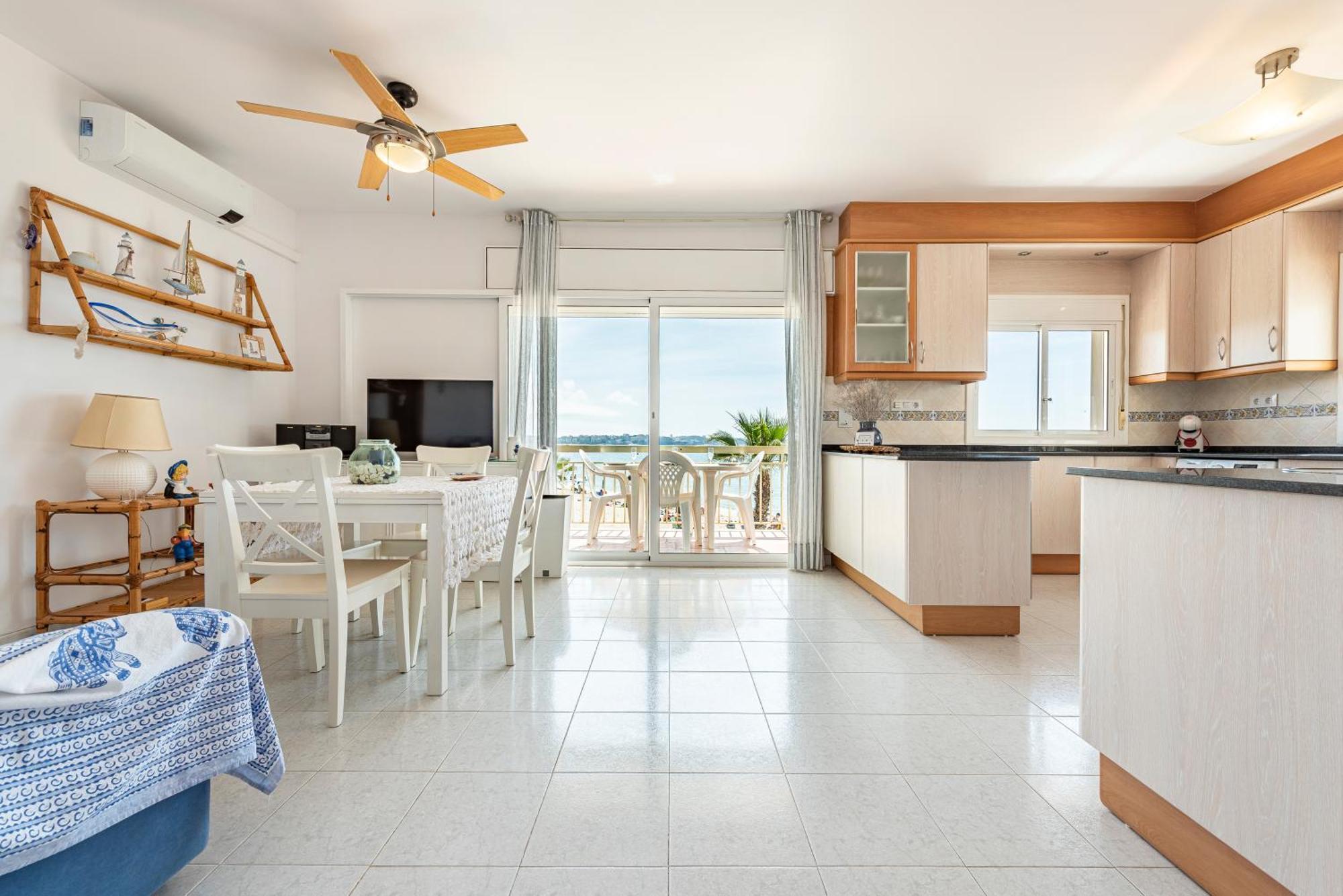 Apartamento Frente Al Mar กัมบริลส์ ภายนอก รูปภาพ