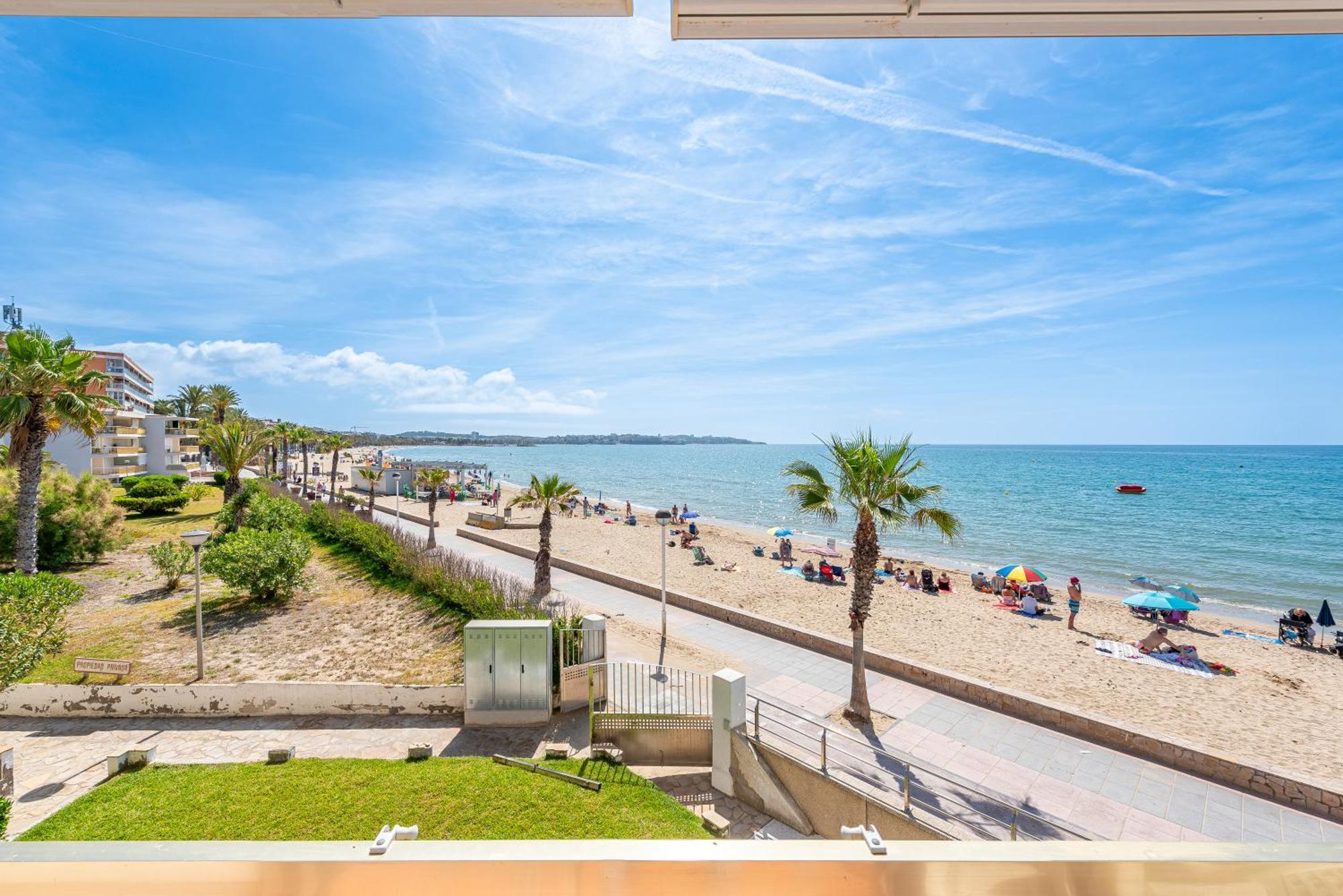 Apartamento Frente Al Mar กัมบริลส์ ภายนอก รูปภาพ