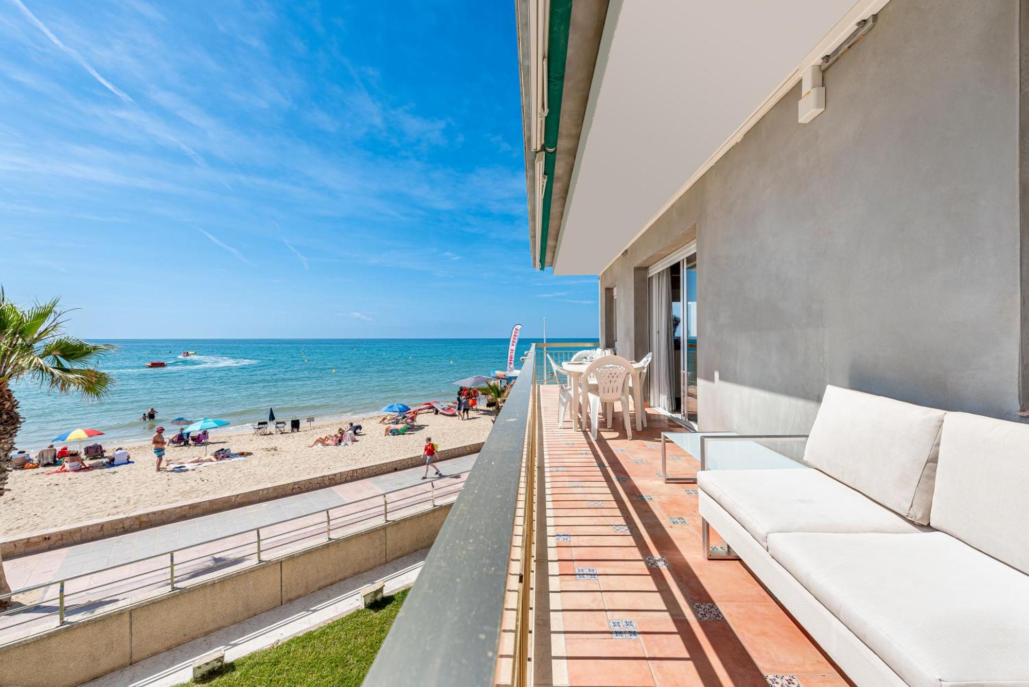 Apartamento Frente Al Mar กัมบริลส์ ภายนอก รูปภาพ
