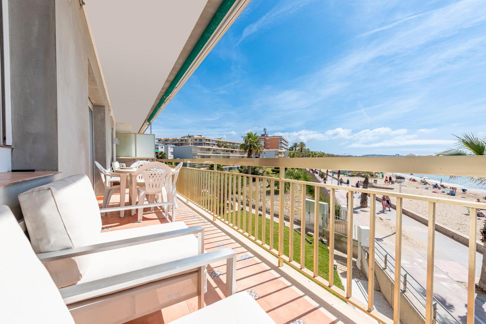 Apartamento Frente Al Mar กัมบริลส์ ภายนอก รูปภาพ